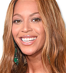 Beyoncé's Grammy Award Emerald Earrings